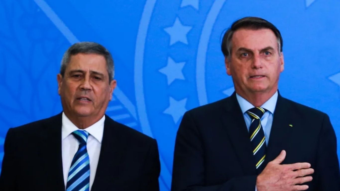 Julgamento do STF: Bolsonaro avalia ida presencial e Braga Netto tenta participar à distância