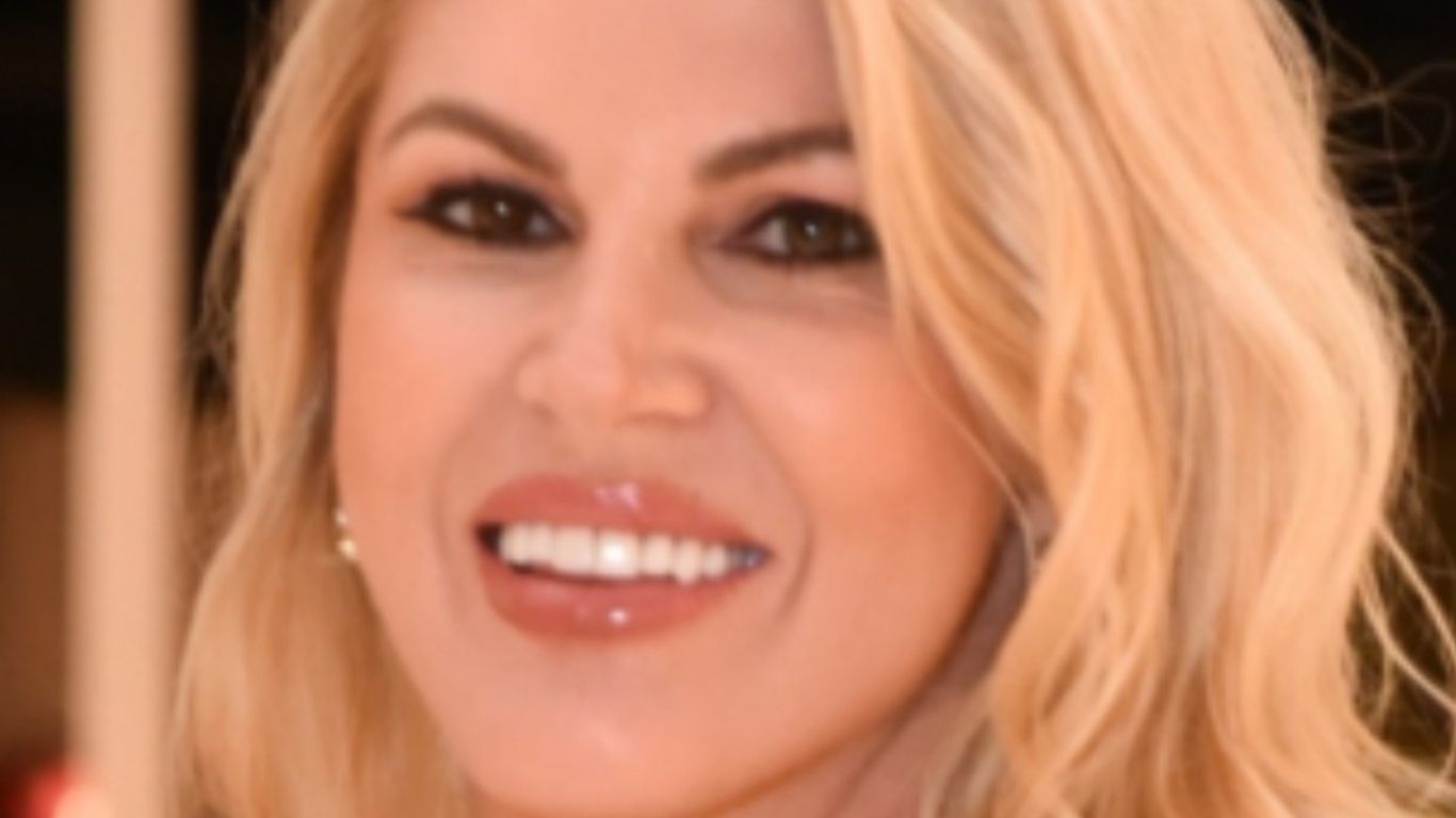 Val Marchiori emociona fãs ao revelar diagnóstico e faz alerta sobre prevenção