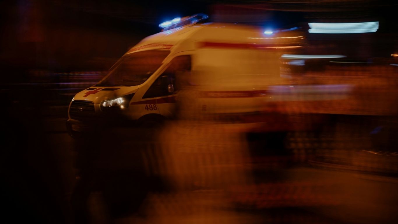 Idoso de 71 anos passa mal dentro de motel na companhia de quatro jovens