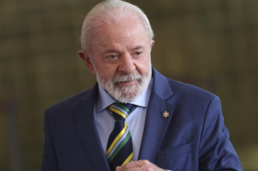 Lula pede cassação de Eduardo Bolsonaro por “traição à pátria”