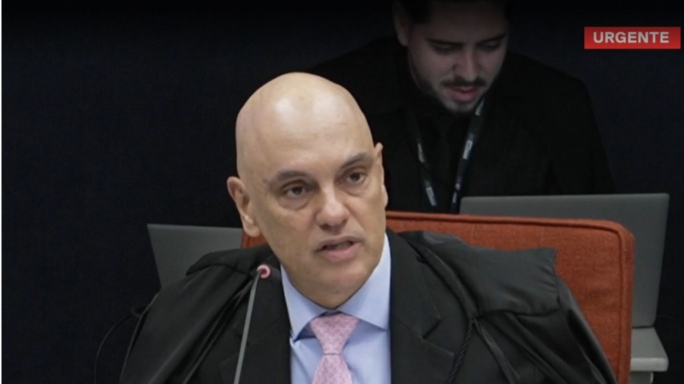Moraes mostra documentos no STF e faz acusação bombástica contra Bolsonaro; saiba mais