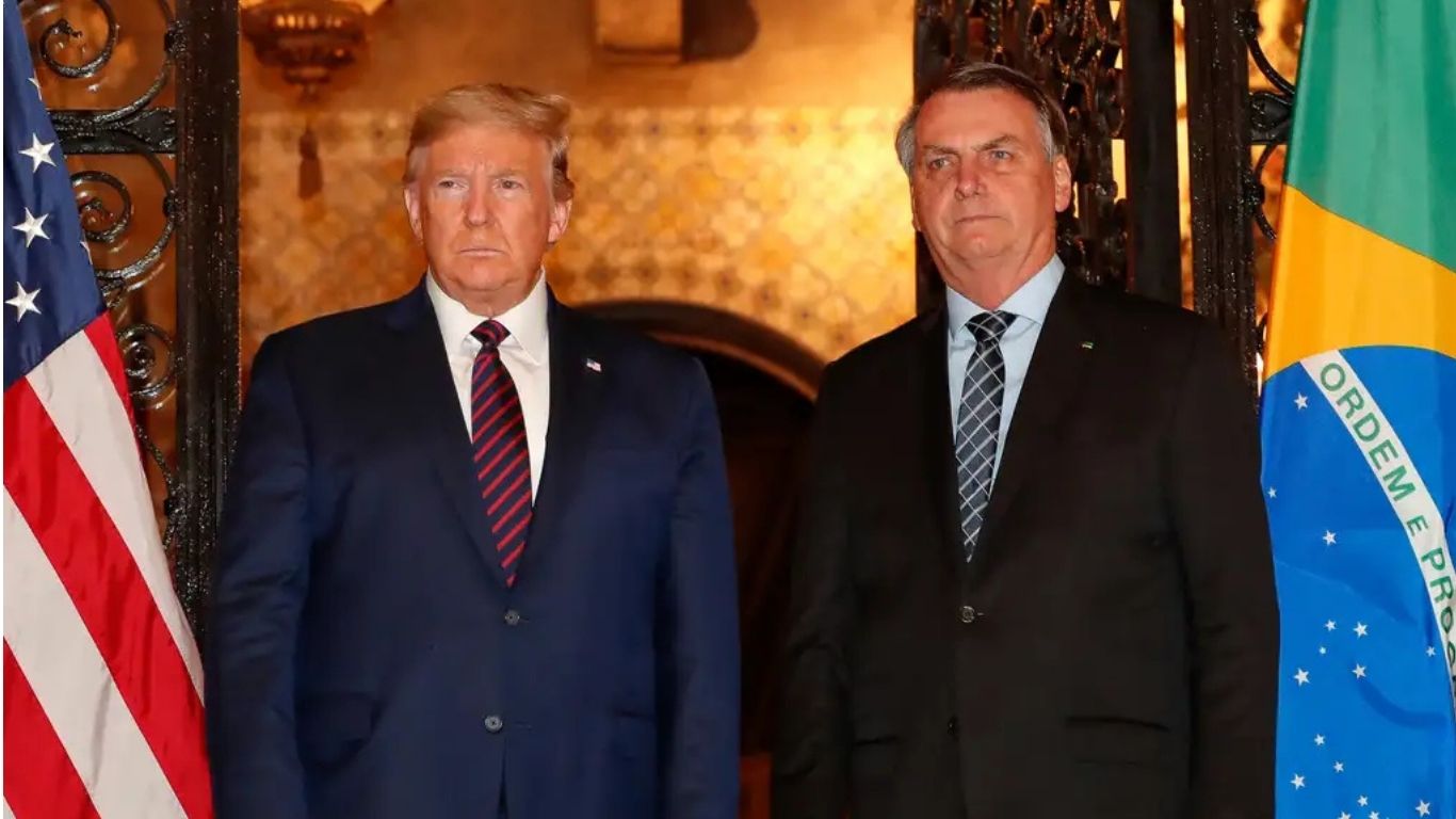 Trump cita “poder militar” ao comentar julgamento de Bolsonaro