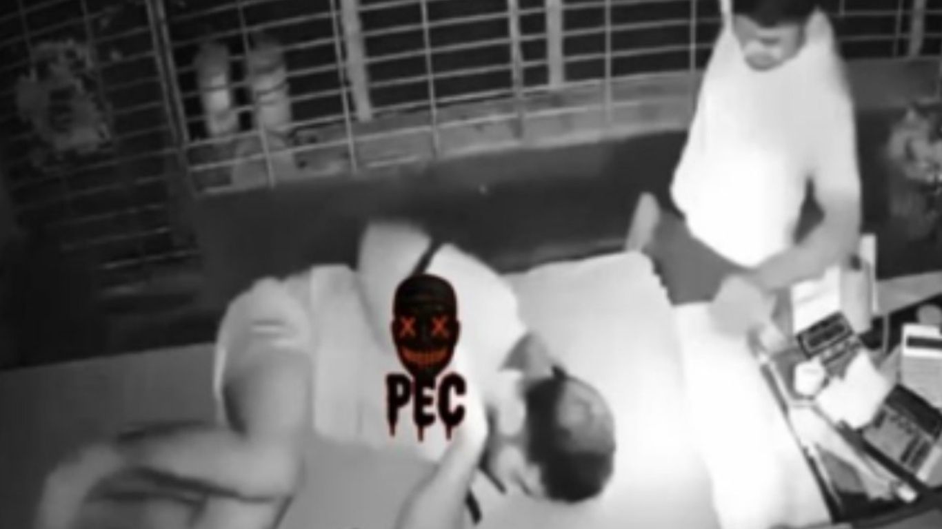 Crime brutal: jovem ataca colega a marteladas em posto de gasolina; saiba o motivo