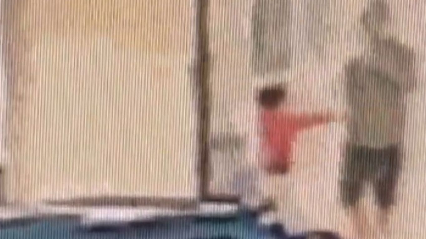 Servidor público é flagrado agredindo menino de 8 anos anos no AM; a vítima teve o tímpano estourado, saiba mais