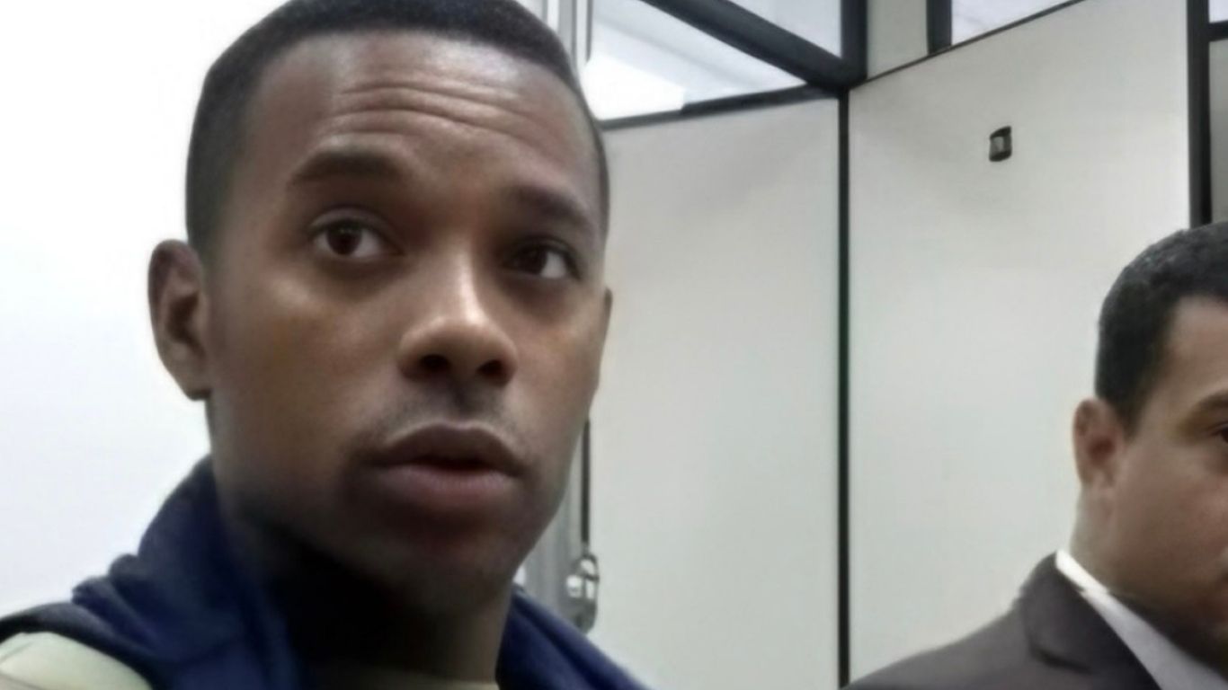 Robinho fala sozinho em presídio e vira “astro” entre detentos de Tremembé; entenda o drama do ex-jogador