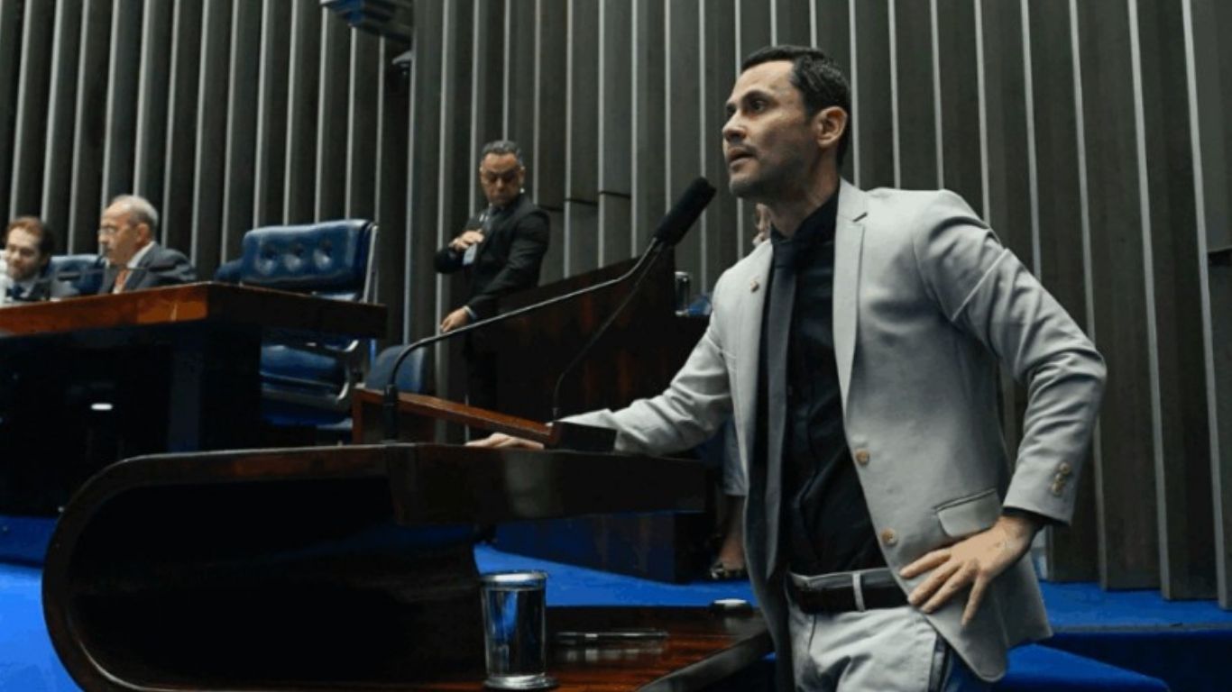 Aliados, mas divididos: senador Cleitinho Azevedo e presidente do Republicanos divergem sobre PEC da Blindagem