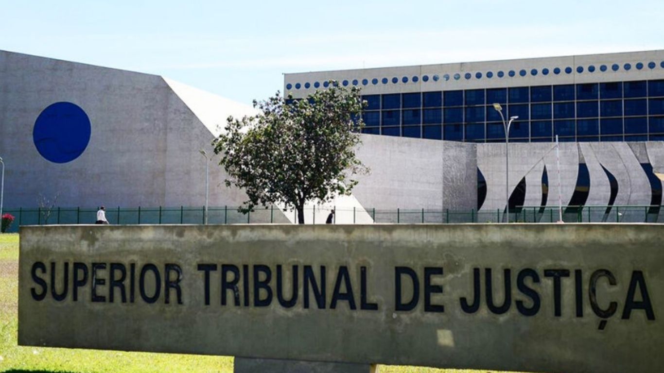 STF alerta: prefeitos não podem usar redes pessoais para divulgar ações da gestão pública