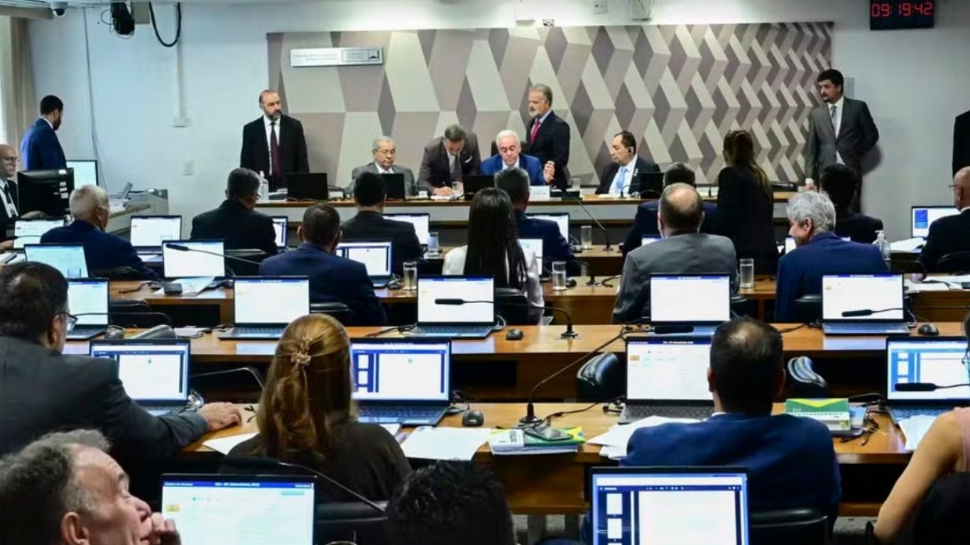 Senado rejeita e enterra a PEC da Blindagem em votação unânime