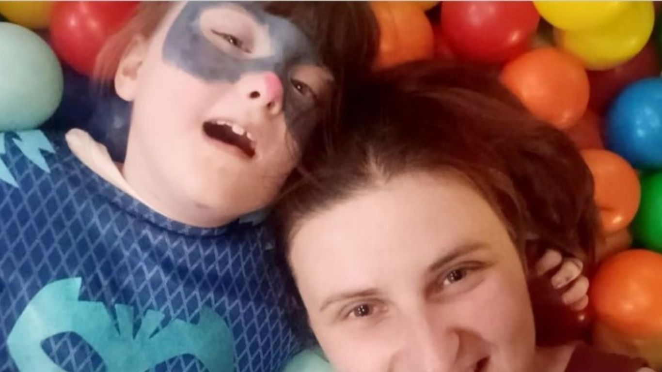 Criança de 6 anos morre após tumor ser confundido com doença comum; entenda o caso