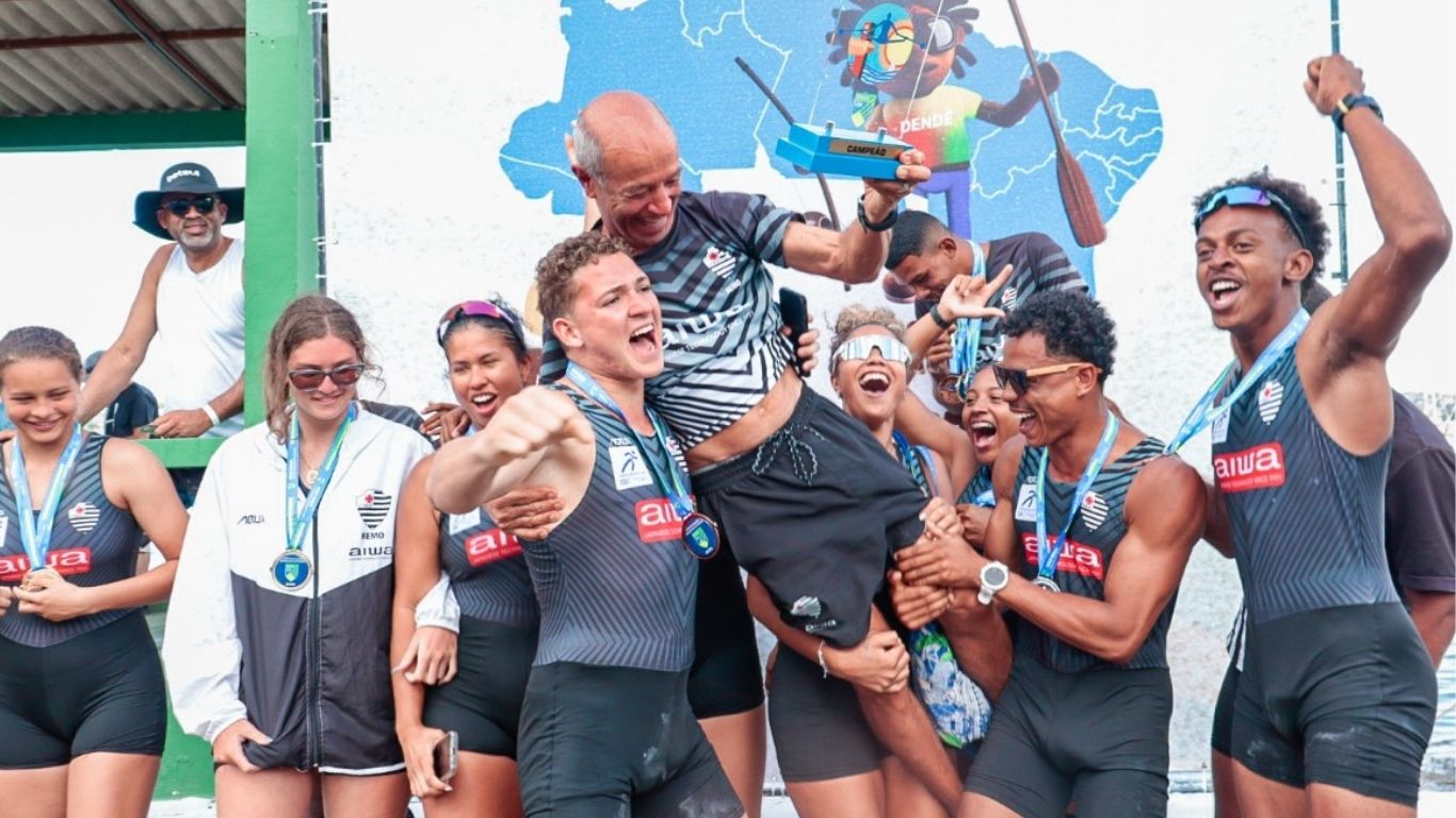 Time do Vitória no Remo conquista terceiro lugar da Copa Norte Nordeste de Remo 2025 em casa