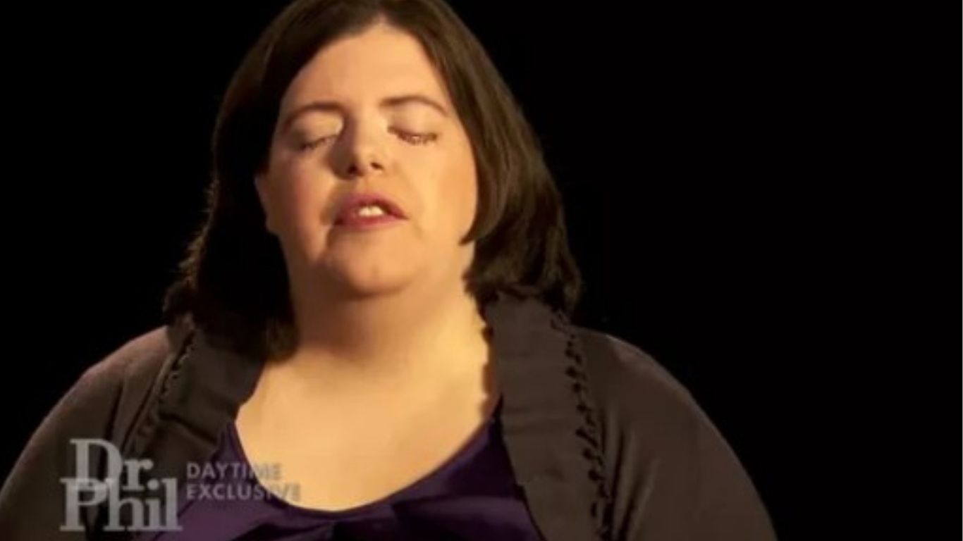 Jovem joga líquido corrosivo nos olhos após orientação de psicólogo; entenda o motivo bizarro