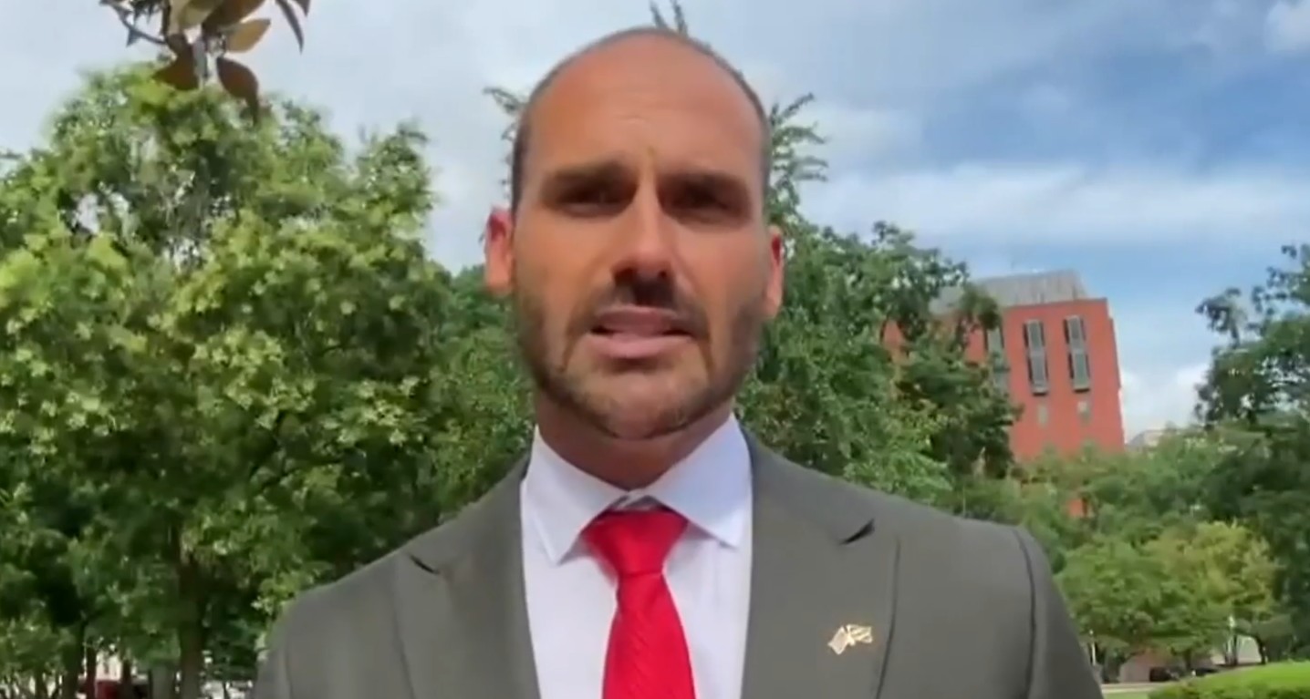 Câmara cobra mais de R$ 13 mil de Eduardo Bolsonaro por faltas e ameaça incluí-lo no Cadin
