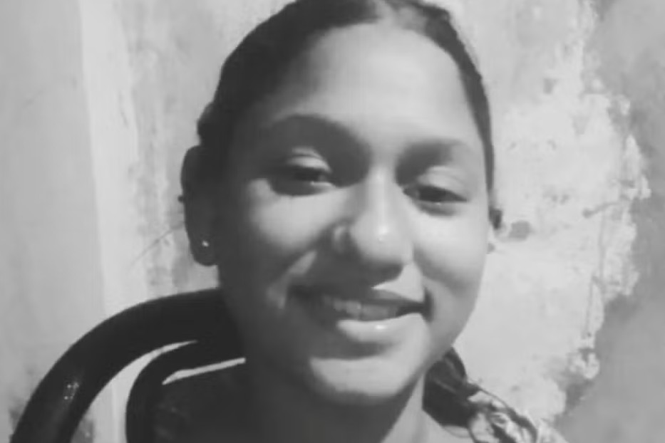 “Não foi só um soco”: mãe denuncia violência após morte de menina espancada em escola de PE; saiba mais